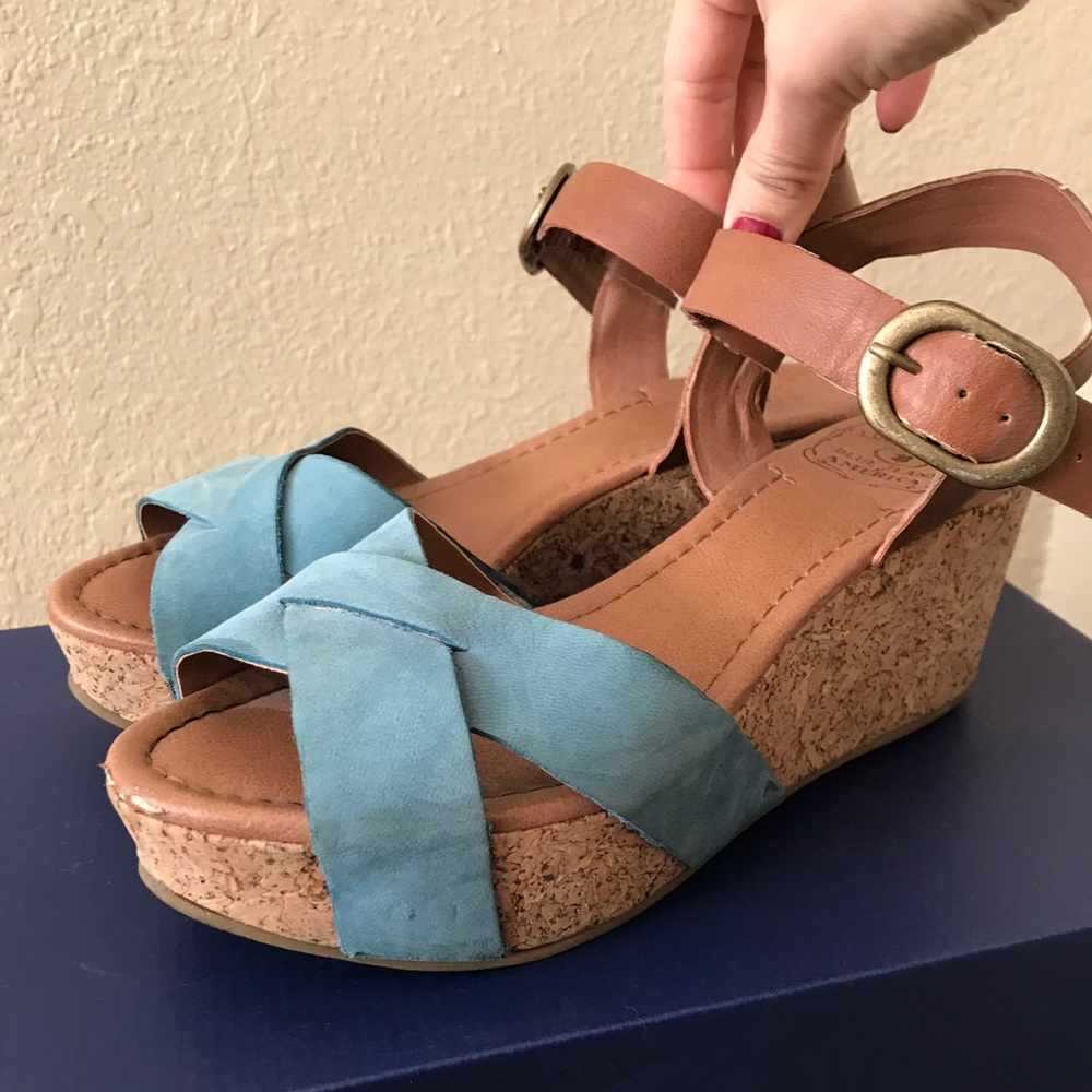 Women’s low wedge shoe
